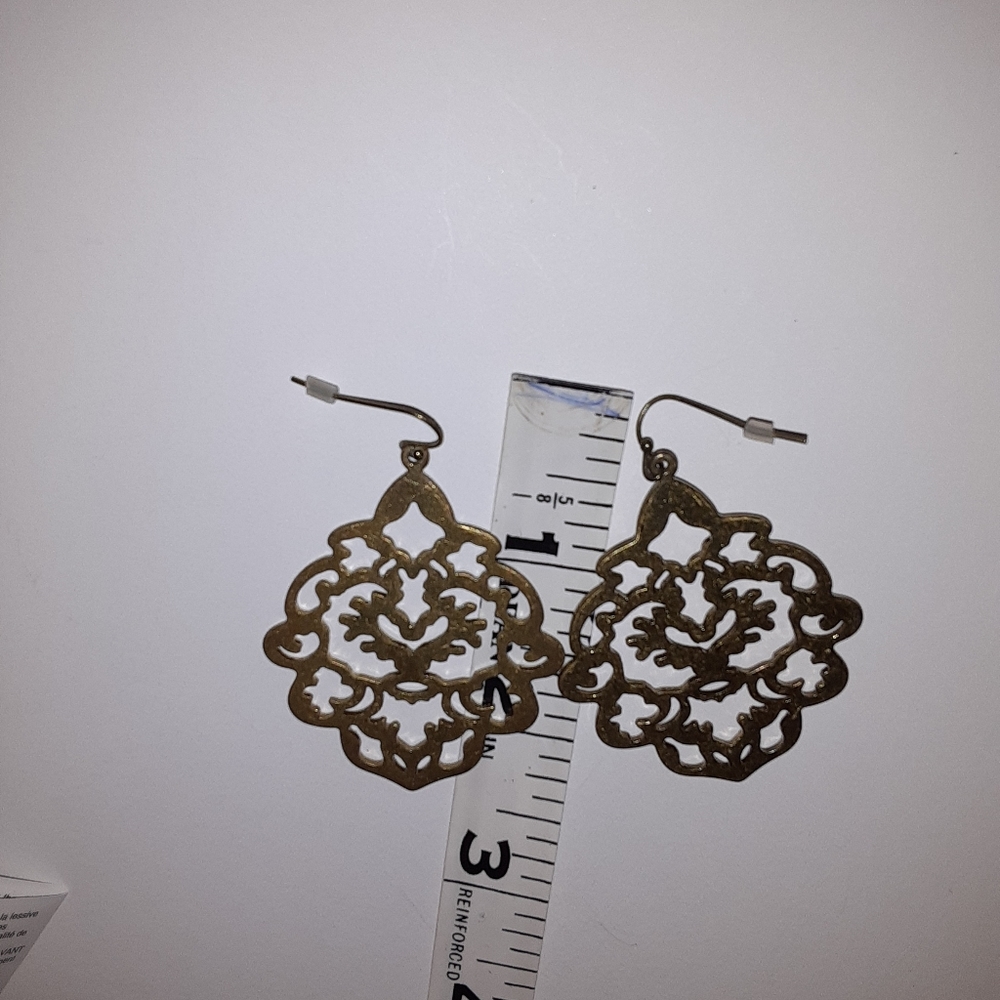 Avon Antique Goldtone Proud Heritage Filigree Earrings and Necklace - Picture 3 of 8